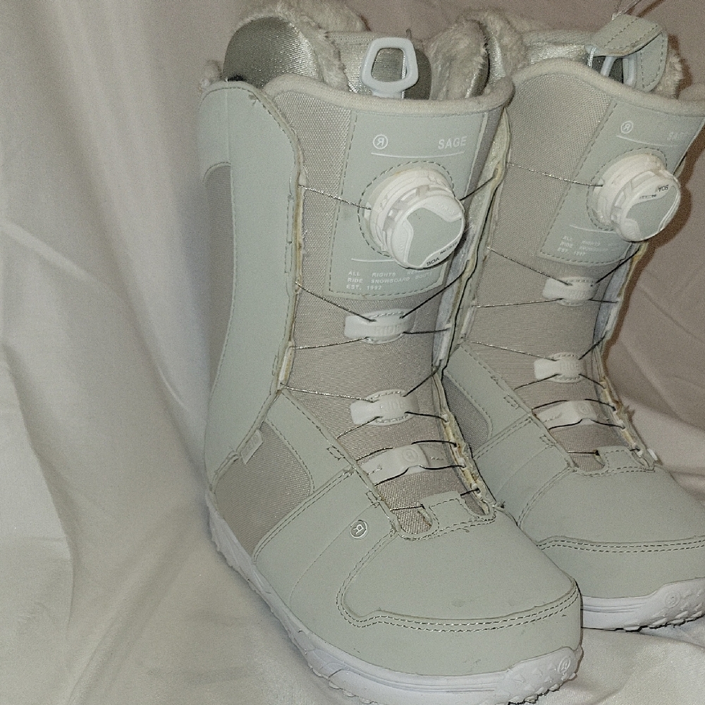 Womens 6.5 Ride Snowboard Boots With Boa Super Light